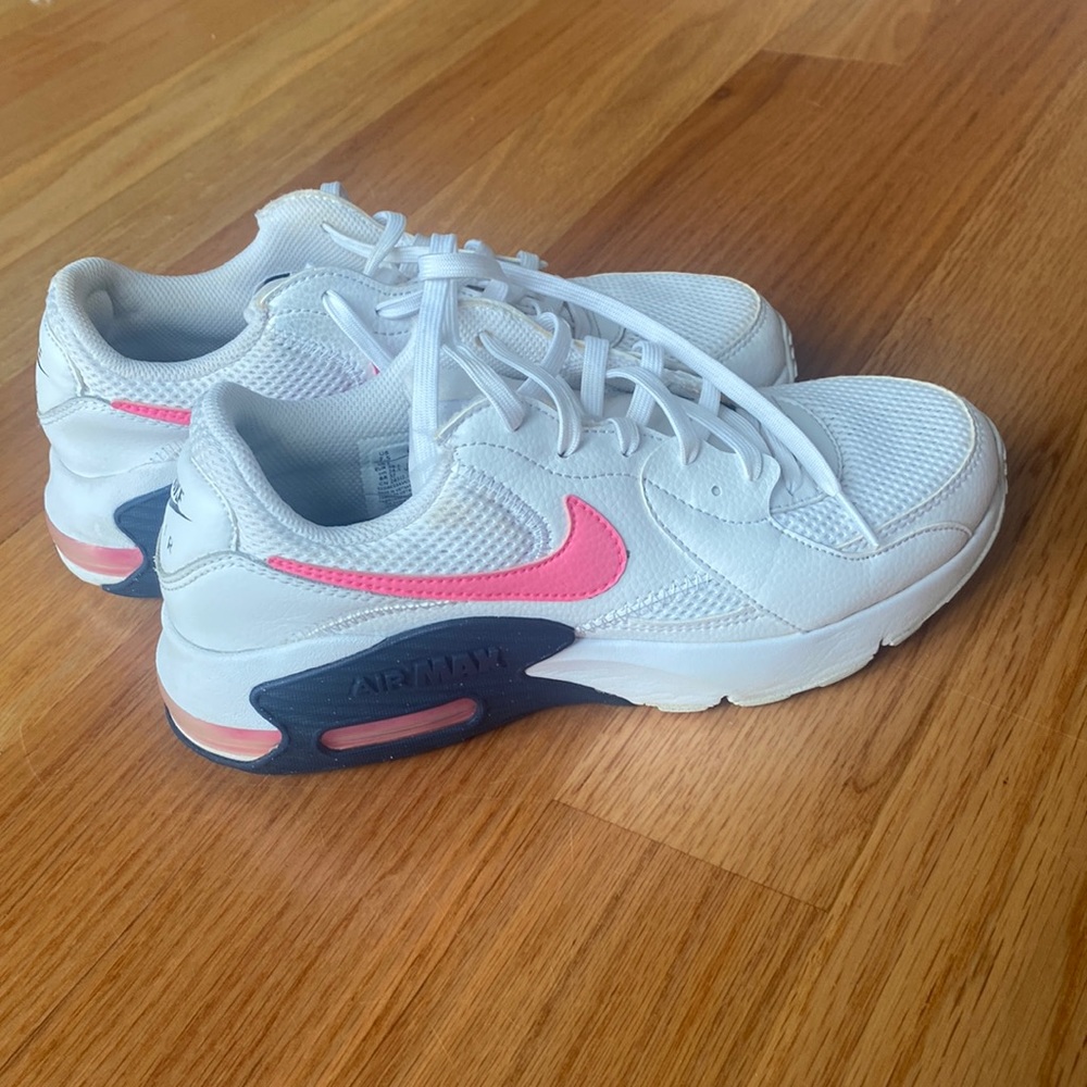 WOMEN'S NIKE AIR MAX EXCEE SNEAKERS